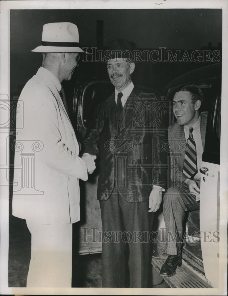 Load image into Gallery viewer, 1939 Press Photo Dr. J.C. Tinsley, Son allan, Louis d. Newton in Atlanta
