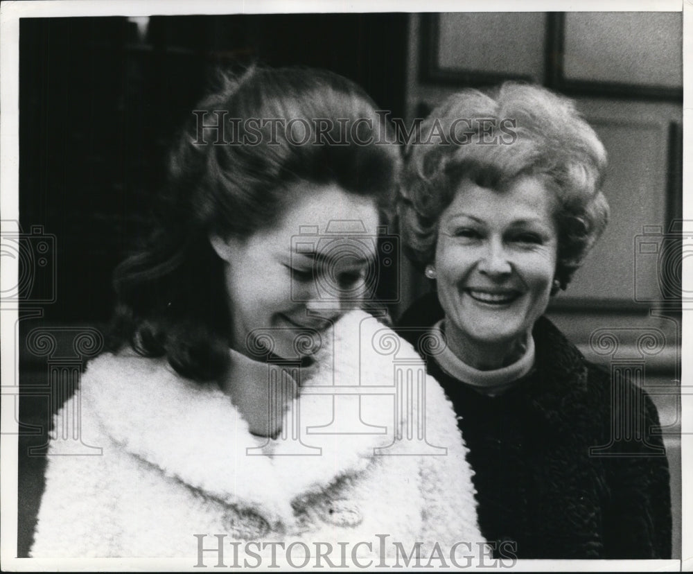 1968 Press Photo Julie and Pat Nixon Arrive at Marble Collegiate Church New York