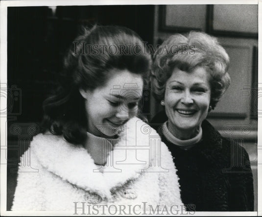 1968 Press Photo Julie and Pat Nixon Arrive at Marble Collegiate Church New York