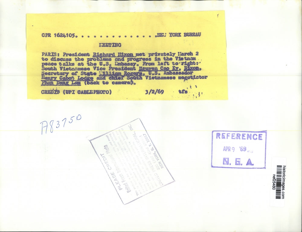 1969 Press Photo Pres.Richard Nixon discuss problems and progress in Vietnam