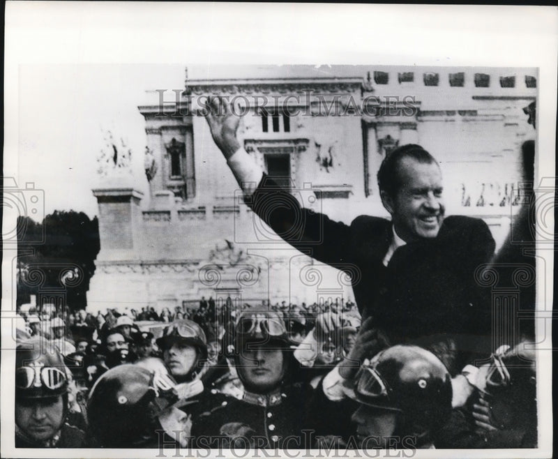 Load image into Gallery viewer, 1969 Press Photo President Richard Nixon Waving from Car in rome, italy
