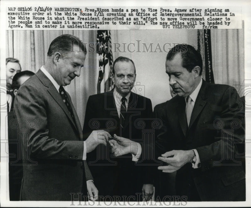 Load image into Gallery viewer, 1969 Press Photo Richard Nixon, Spiro Agnew at Intergovernmental Ceremony in DC
