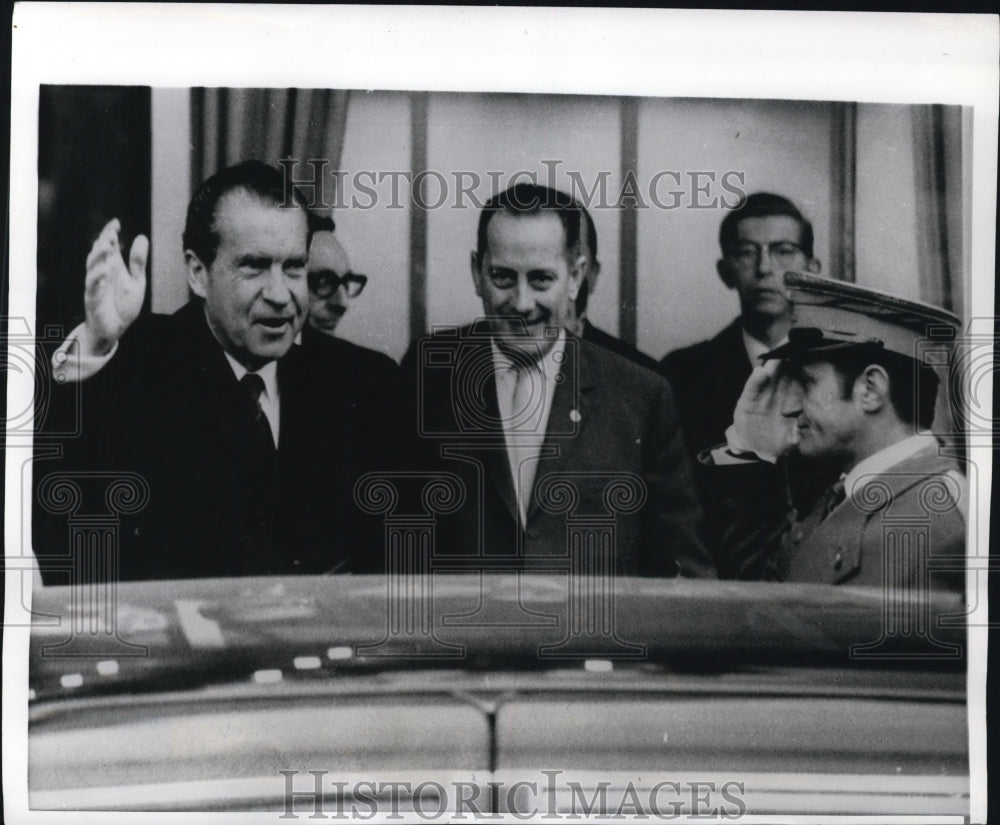 1969 Press Photo President Richard Nixon Leaving Hotel in Brussels, Belgium