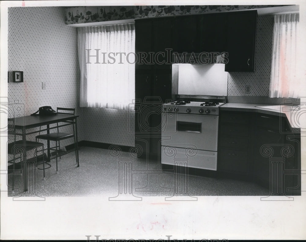 1965 Press Photo Kitchen in Shenandoah, Iowa Home - nef25544