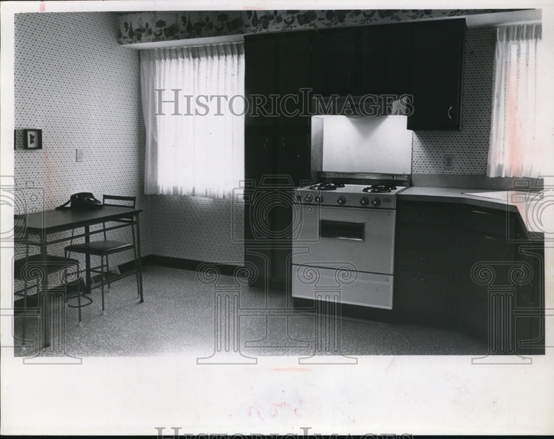 Load image into Gallery viewer, 1965 Press Photo Kitchen in Shenandoah, Iowa Home - nef25544
