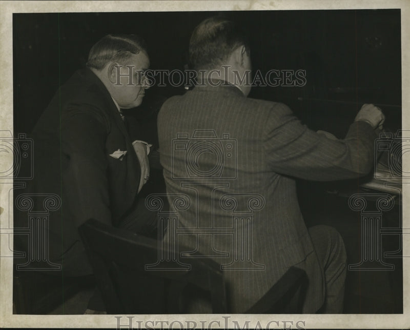Load image into Gallery viewer, 1936 Press Photo Michael Harwood at Trial - nef25645
