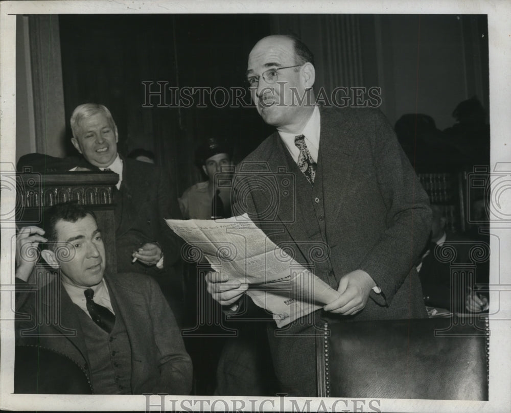 1946 Press Photo DuBrul testifies during Senate Labor Committee hearing