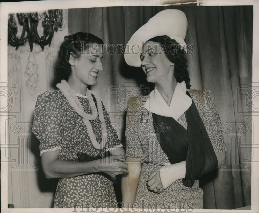 1940 Press Photo Dorothy McAllister, Toni Sambuck Young at Democratic Convention