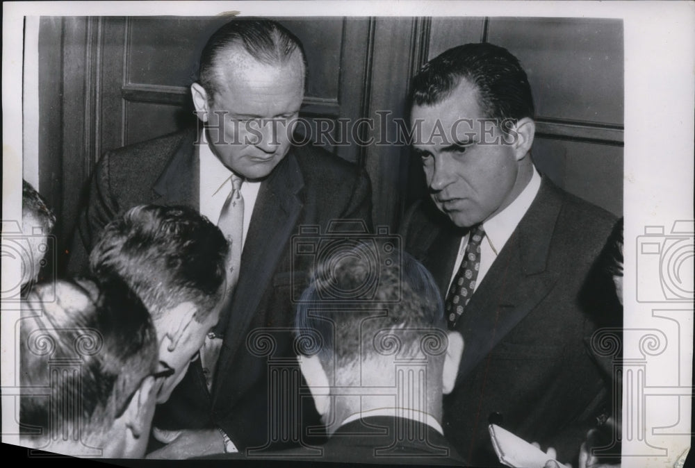 1955 Press Photo Richard Nixon, William Knowland Talk w Reporters, Washington DC