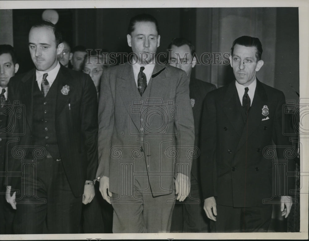 1939 Press Photo Jack Russell Leaving Chicago Federal Court - nef25710