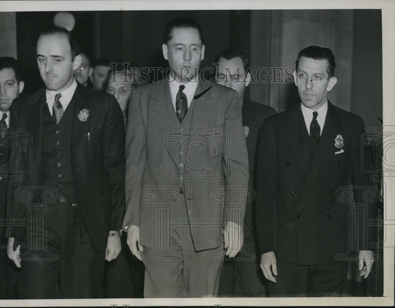 Load image into Gallery viewer, 1939 Press Photo Jack Russell Leaving Chicago Federal Court - nef25710
