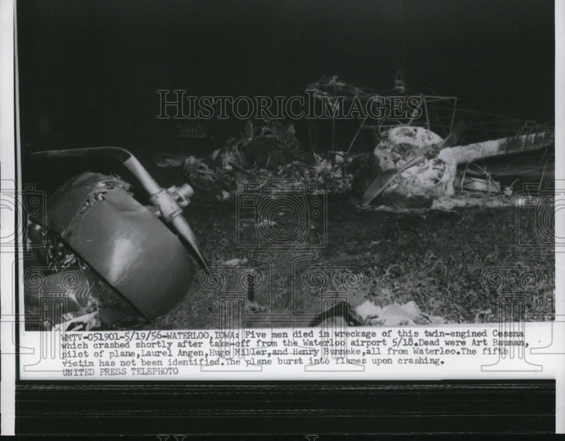 Load image into Gallery viewer, 1956 Press Photo Plane Crash in Waterloo, iowa, Pilot Art Bauman - nef25716
