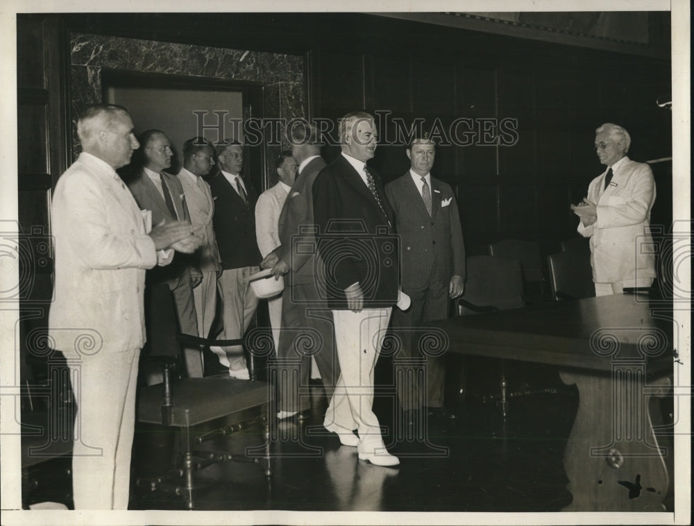 1932 Press Photo President Hoover as he arrived on the platform to talk
