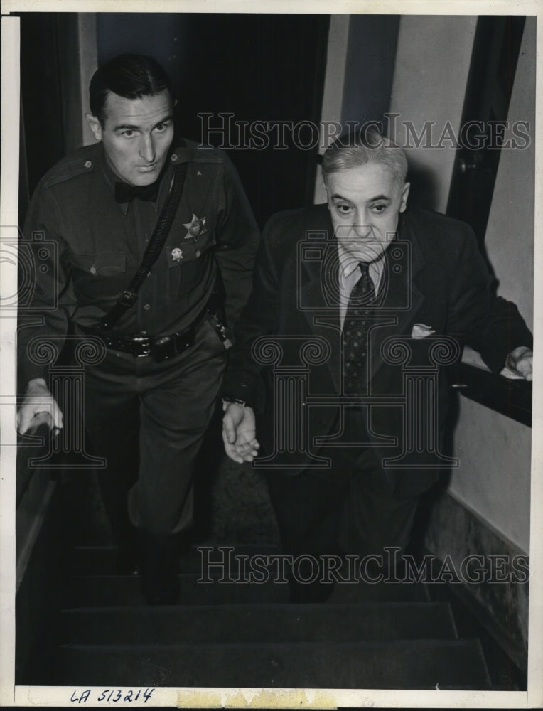 Load image into Gallery viewer, 1939 Press Photo James Burchiel being led to his led to his cell - nef25823
