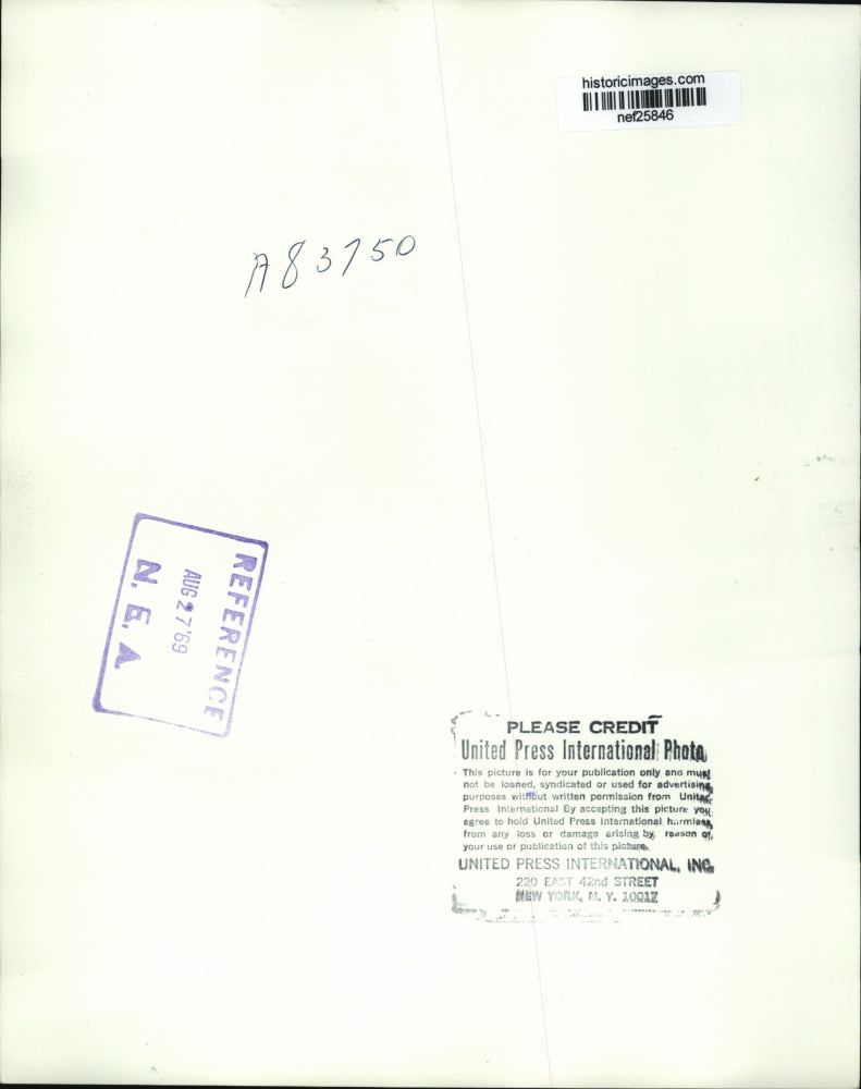 1969 Press Pres Nixon Shakes Hands With Unidentified Youth Beneath Barracade