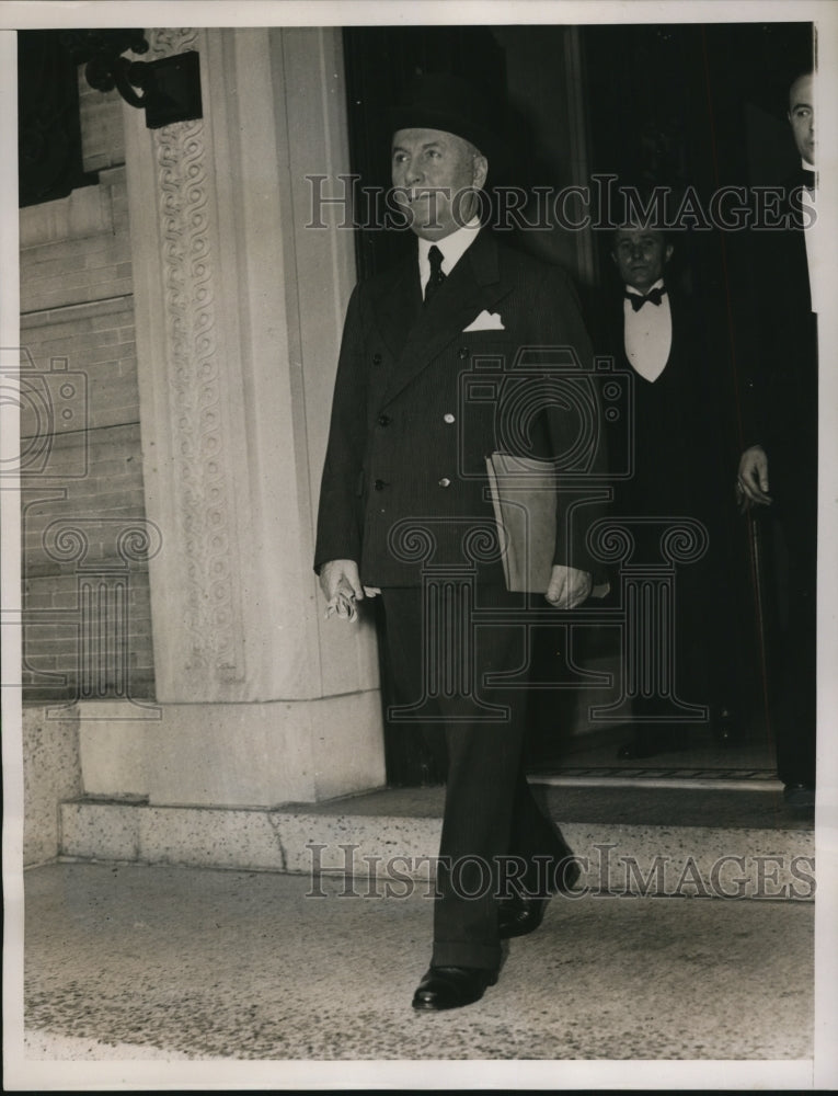 1938 Press Photo Demetrios Silicianos Leaving the Greek Legation Here May 23rd