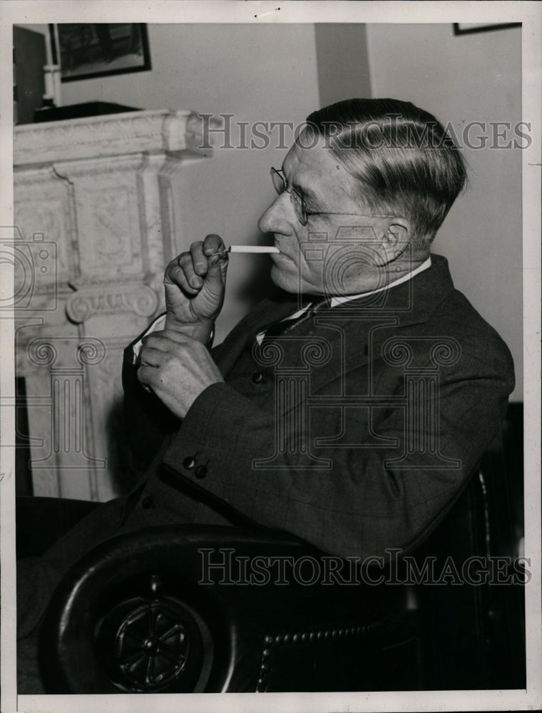1938 Press Photo Senator Josiah Bailey Lighting Cigarette - nef25935