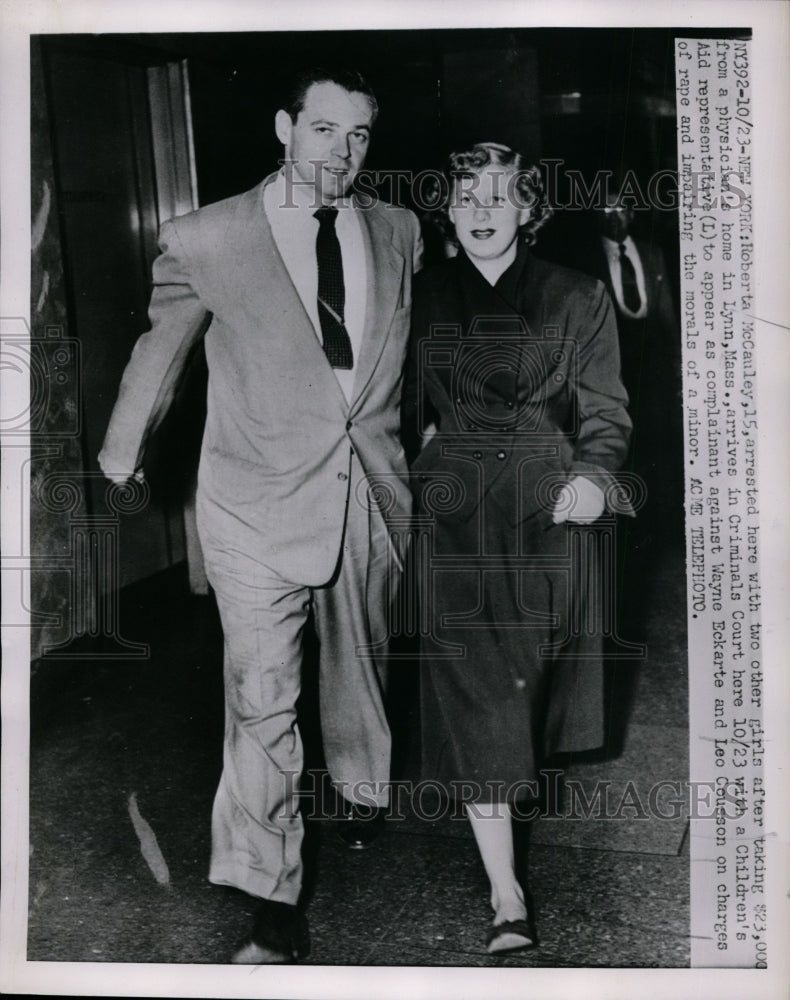 Load image into Gallery viewer, 1951 Press Photo Roberta McCauley Arriving at New York Criminals Court
