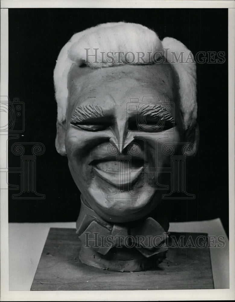 1940 Press Photo Paul McNutt bust/Statue - nef25973