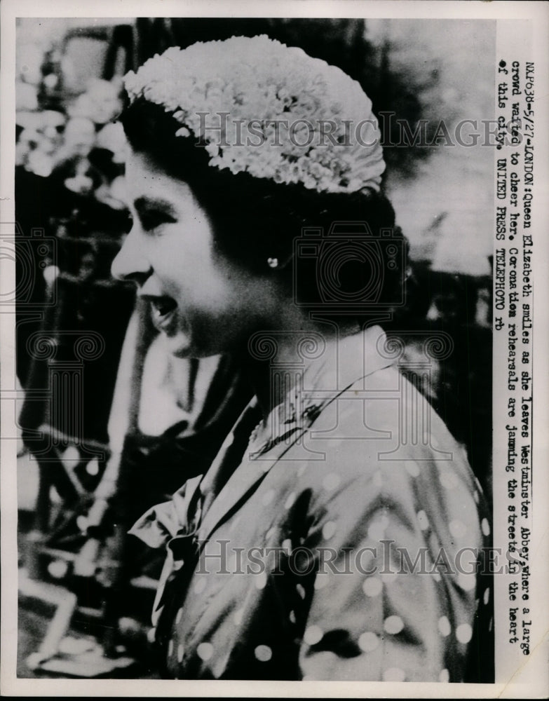 1953 Press Photo Queen Elizabeth II Leaving Westminster Abbey- Historic Images