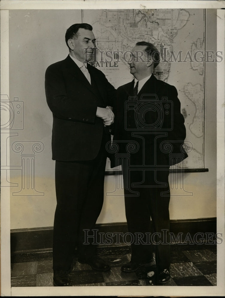 Load image into Gallery viewer, 1931 Press Photo J.D. Ross Congratulating robert b. Harlin - nef26168

