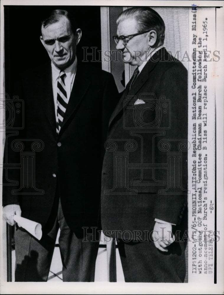 Load image into Gallery viewer, 1965 Press Photo Ray Bliss, Dean Burch in Phoenix, Arizona - nef26208
