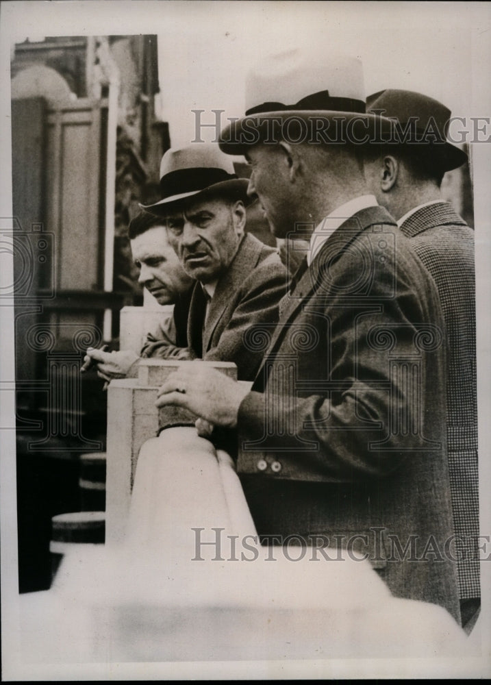 1938 Press Photo Charles F. Butte at Crime Scene in Seattle, Washington