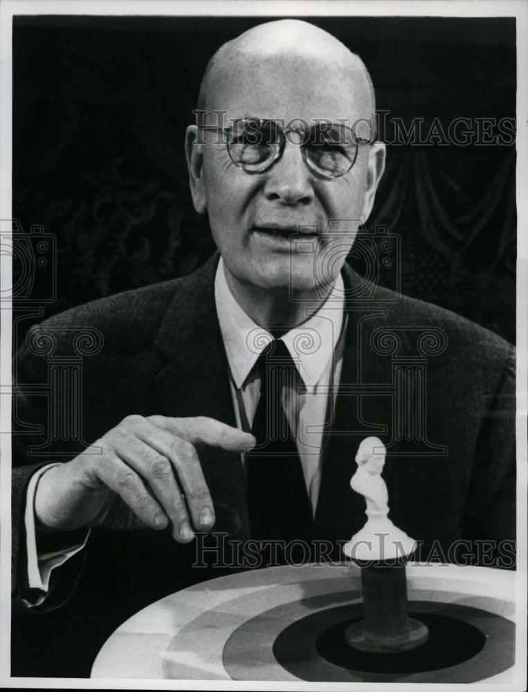 Load image into Gallery viewer, 1964 Press Photo Dr. Frank C. Baxter - nef26226
