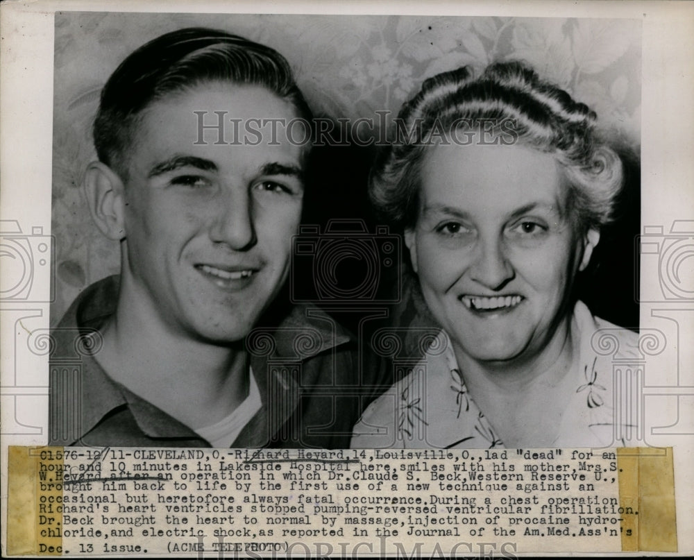 1948 Press Photo Richard Heyard & Mother of Cleveland, Ohio - nef26241