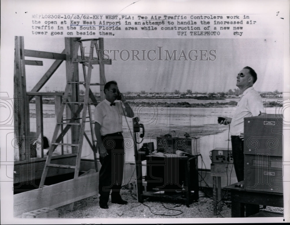 1962 Press Photo Air Traffic Controllers at Key West Airport, Florida