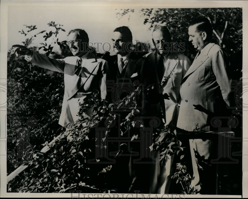 Load image into Gallery viewer, 1939 Press Photo Illinois Republican Leaders at Leonard C. Reid Estate, Michigan
