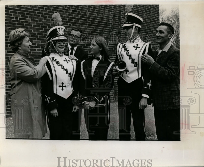 Load image into Gallery viewer, 1967 Press Photo Kirkland Highschool Band Members - nef26337
