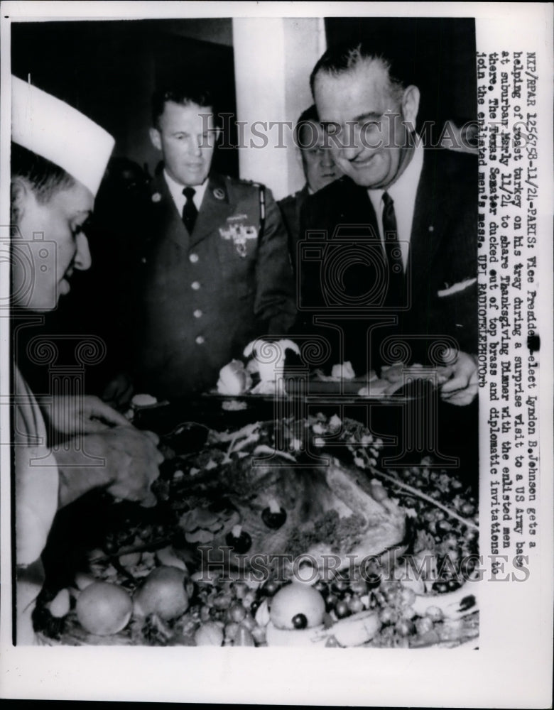 Load image into Gallery viewer, 1960 Press Photo Vice Pres.Lyndon Johnson gets a helping of Roast Turkey
