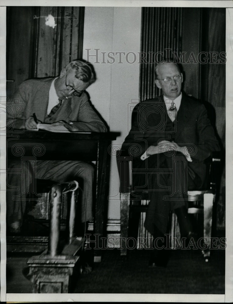 Load image into Gallery viewer, 1934 Press Photo Millard Hickman Appears on The Stand In His Own Behalf

