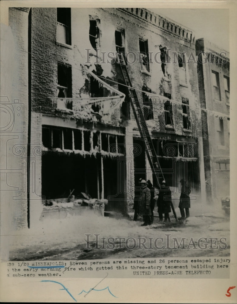 1952 Press Photo Fire Damage at Tenement Building, Mineapolis - nef26586