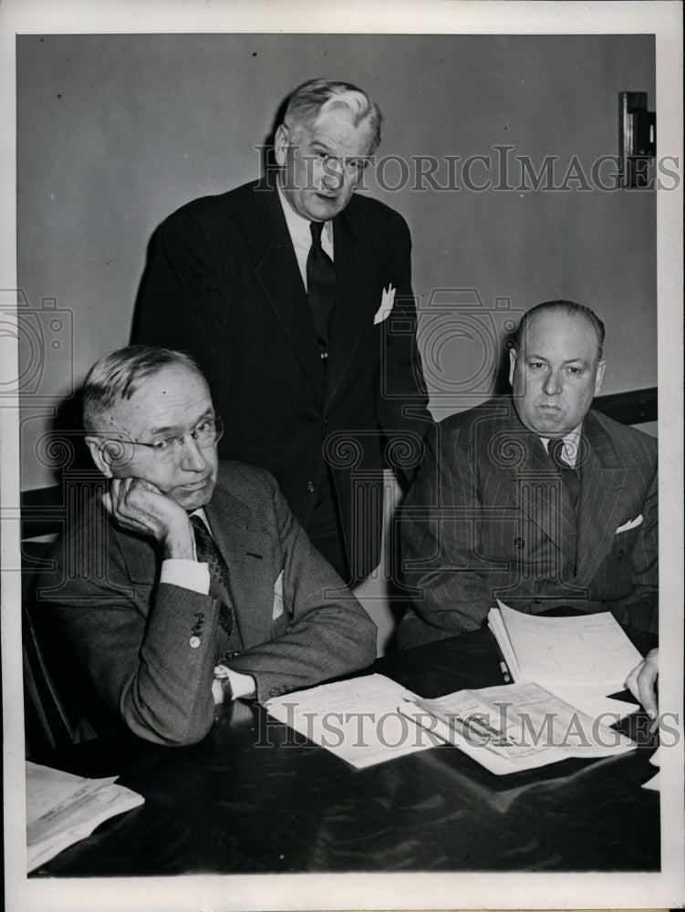 1946 Press Photo Lee Daniels, F.B. Leonard, H.C. Murphy at Chicago Inquiry
