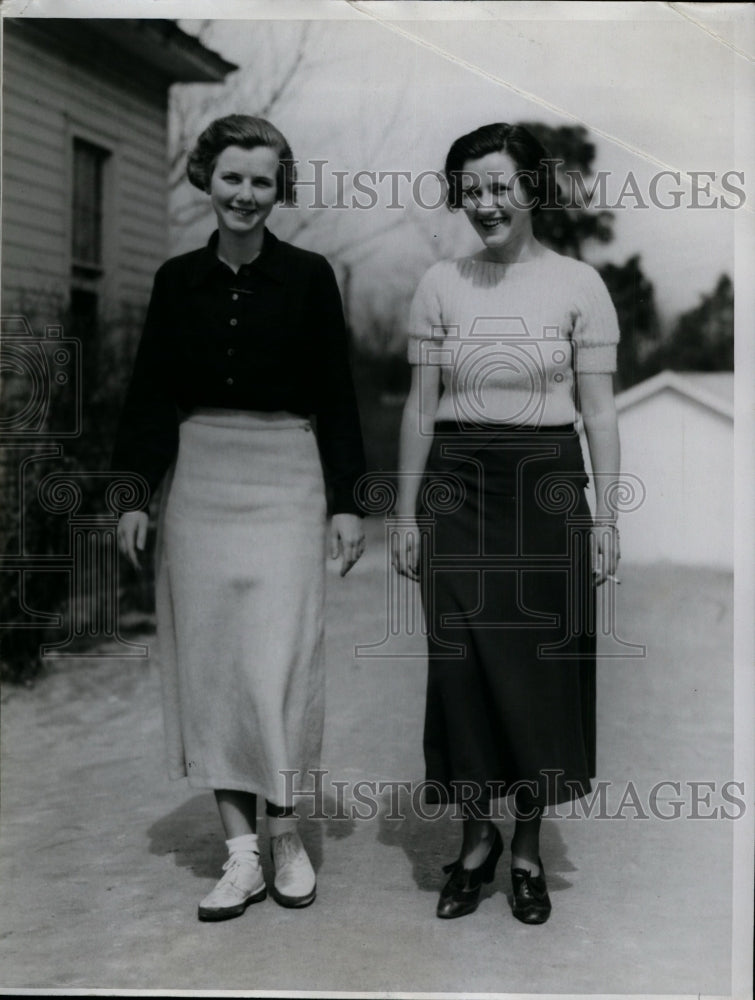 1935 Press Photo Jane & Isabel McMullen - nef26733