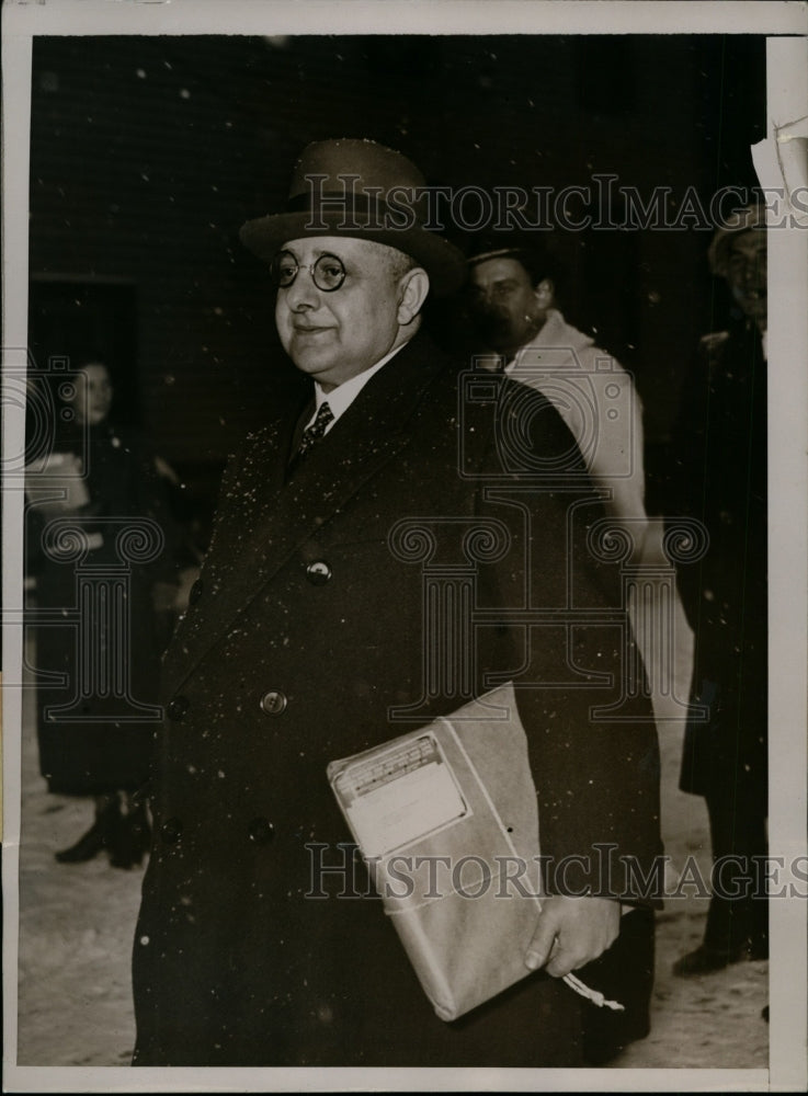 Load image into Gallery viewer, 1935 Press Photo George Steinweg, witness for defense, Bruno Haptmann trial

