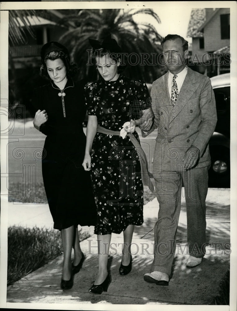 1938 Press Photo Mildred Gaydon, Attorney & Sister at Count of Covadonga Funeral