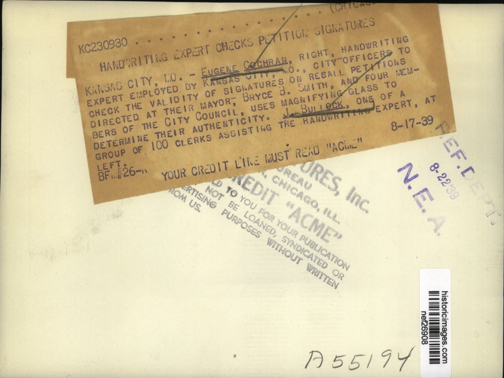 1939 Press Photo Eugene Cochran, J. Bullock check petition signatures
