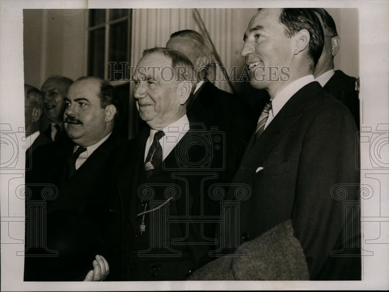 Load image into Gallery viewer, 1938 Press Photo members of the Little Business Parley in Washington.
