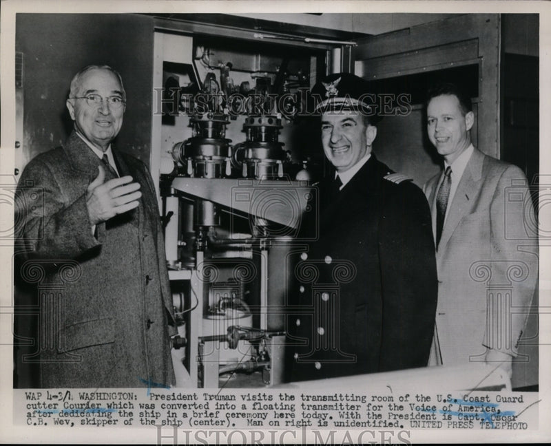 Load image into Gallery viewer, 1952 Press Photo Pres Truman Visits Transmitting Room of U.S. Coast Guard
