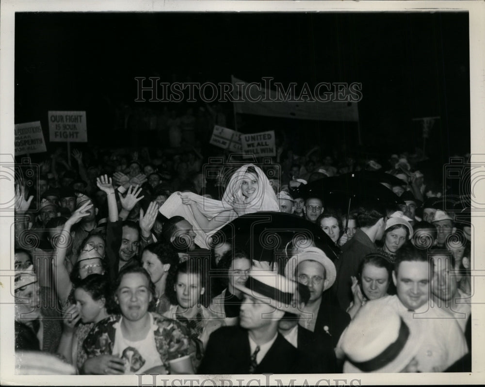 1937 Press Photo Umbrellas In Evidence at Brown's Speech in Cleveland