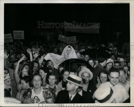 1937 Press Photo Umbrellas In Evidence at Brown's Speech in Cleveland