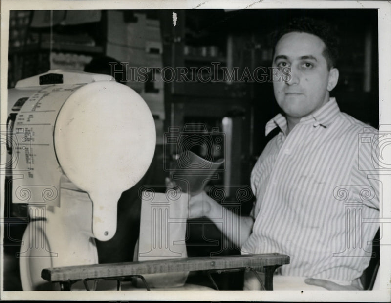 Load image into Gallery viewer, 1942 Press Photo John Freshman Chicago Grocer Arrested for Hoarding Sugar
