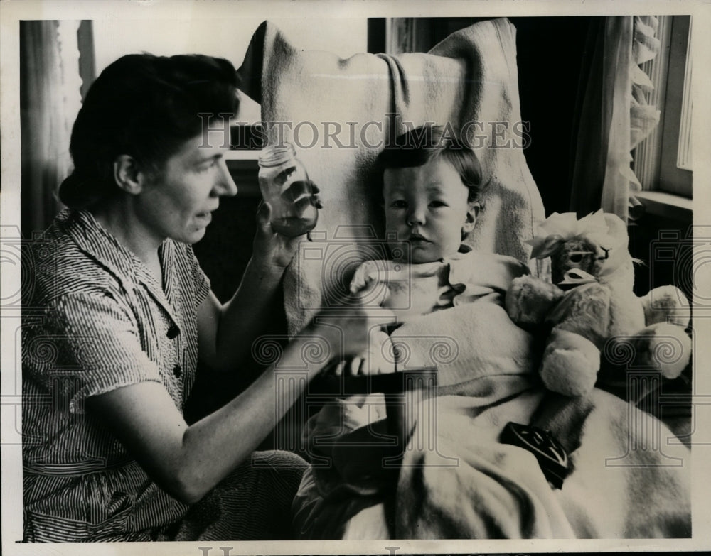1946 Press Photo Henry Heerkens Jr Drinks Watermelon Broth for Nephritis