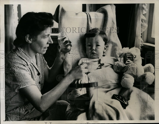1946 Press Photo Henry Heerkens Jr Drinks Watermelon Broth for Nephritis