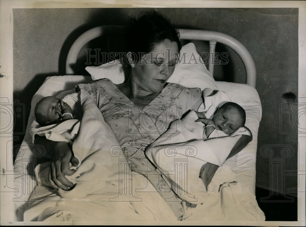1938 Press Photo Myrtle Dionne of Washington, DC Gives Birth to Twins