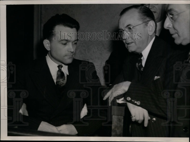 Load image into Gallery viewer, 1938 Press Photo Rudolph Sikora Testifies in Edward Soloman Murder Trial Chicago
