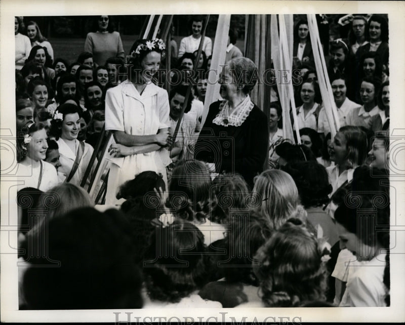 Load image into Gallery viewer, 1941 Press Helen McIntosh May Queen at Bryn Mawr College with Pres Marion Parks
